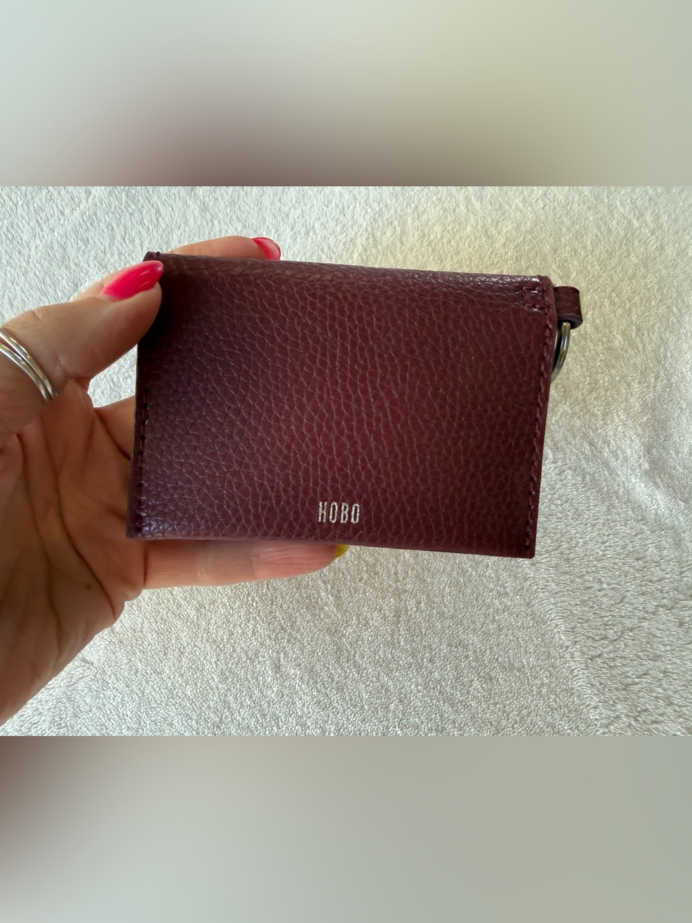HOBO NWOT Vida Magnetic Card Case Keychain Wallet Burgundy